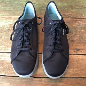 reebok skyscape runaround 2.0 womens walking sneakers